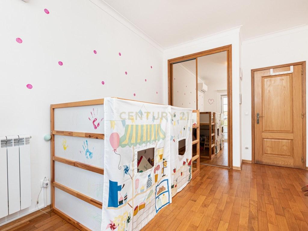 House T4+ in Vila Franca de Xira — image 14