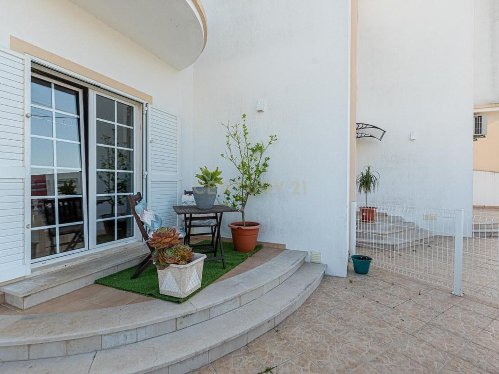 House T4+ in Vila Franca de Xira — image 19
