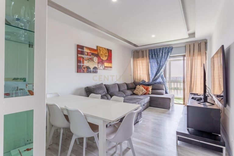 3-bedroom apartment in Ramada with 92 m² and an incredible view over Lisbon — C0364-06393 — image 01