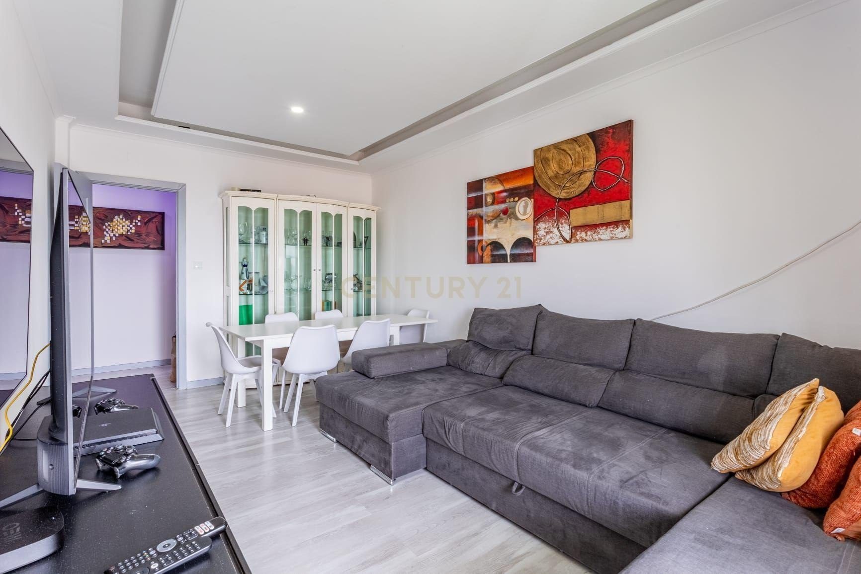 3-bedroom apartment in Ramada with 92 m² and an incredible view over Lisbon — C0364-06393 — image 02