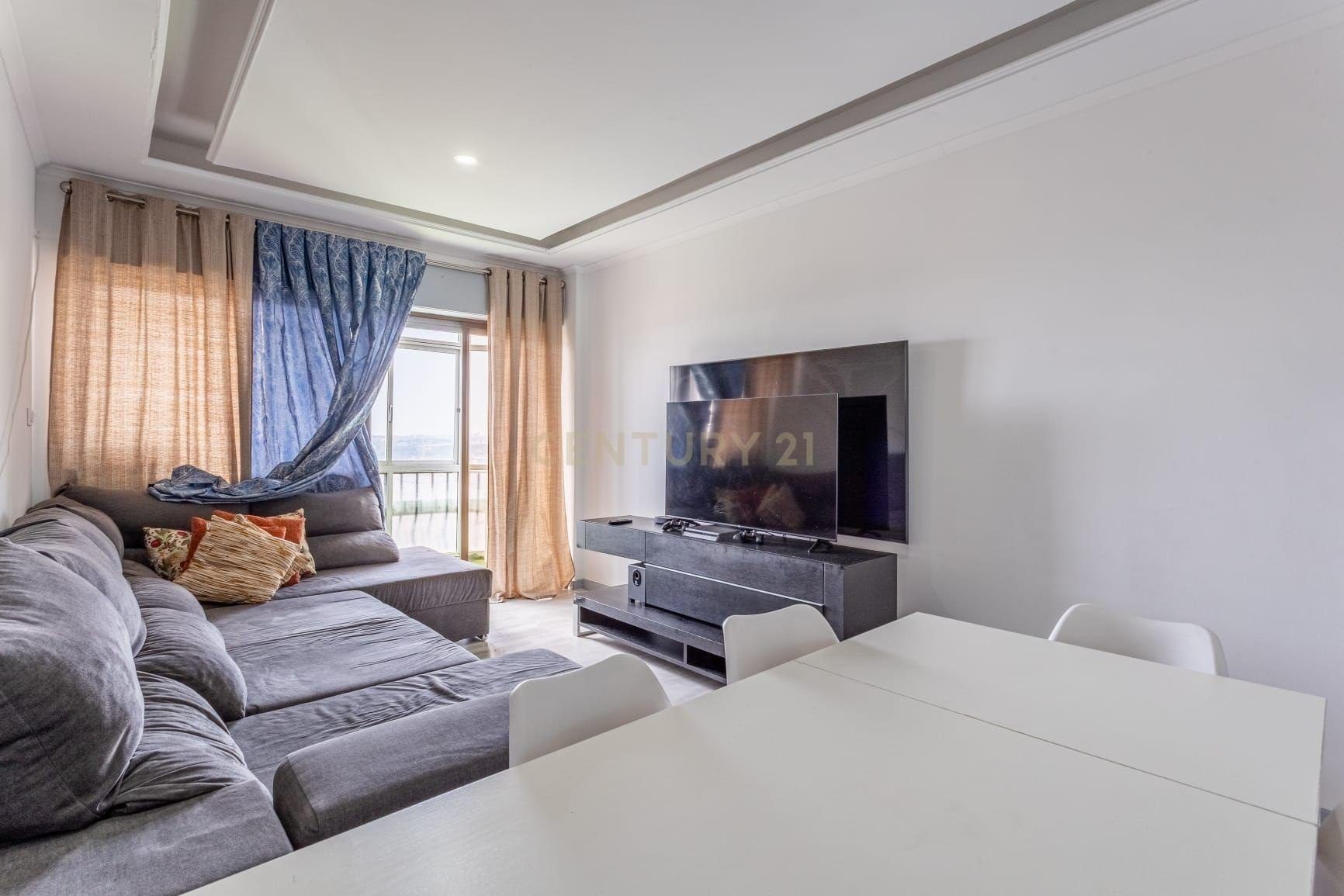 3-bedroom apartment in Ramada with 92 m² and an incredible view over Lisbon — C0364-06393 — image 03